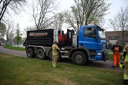 Gasfles valt van rijdende vrachtwagen