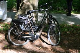 Twee fietsers gewond bij botsing in Bergen