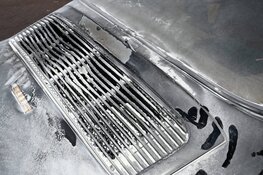 51 jaar oude Porsche in brand in Bergen