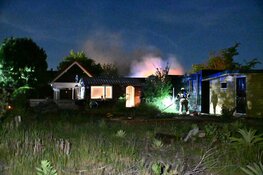Grote brand op bungalowpark in Egmond-Binnen