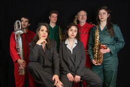 Een hypnotiserende muziektheatervoorstelling op rauwe locaties in transiti