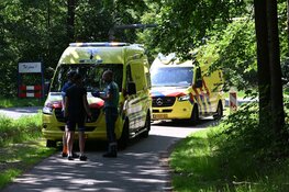 Twee wielrenners komen met elkaar in botsing en raken gewond in Bergen