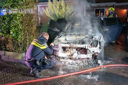 Auto gaat in vlammen op in Bergen