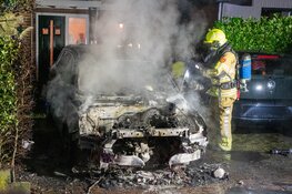 Auto gaat in vlammen op in Bergen