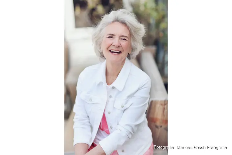 Loes den Hollander signeert bij Boekhandel Thomas