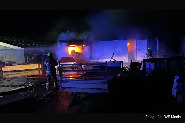 Grote brand in twee stacaravans in Bergen