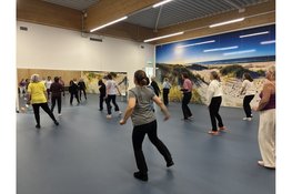 Zumba Patricia laat sportzaal De Beeck swingen