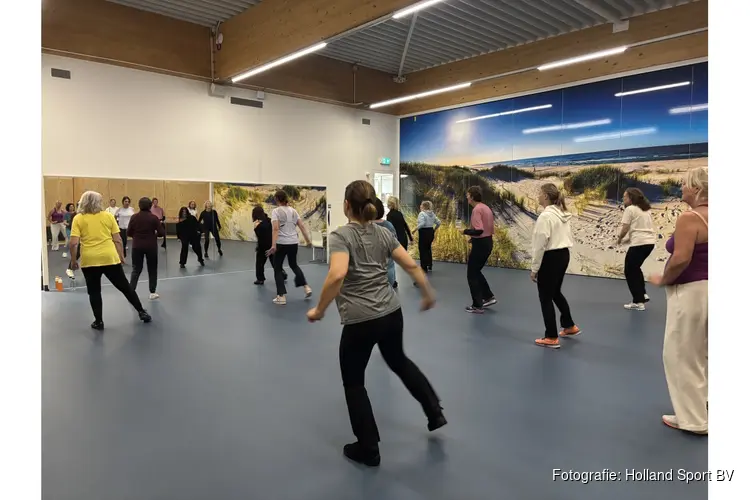 Zumba Patricia laat sportzaal De Beeck swingen