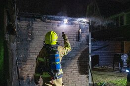 Aanbouw van woning volledig afgebrand in Bergen