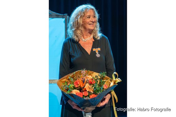 Koninklijke onderscheiding voor poppenspeelster Ila van der Pouw