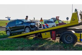 Twee personenauto's botsen op Hoeverweg (N512) bij Egmond aan den Hoef