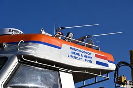 Reddingsactie voor vermoeide kitesurfer bij Bergen aan Zee