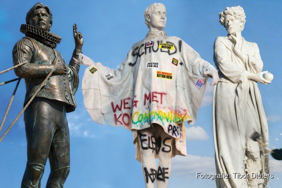 Ruïne kasteel Egmond: toneel van lange avond locatietheater karavaan festival