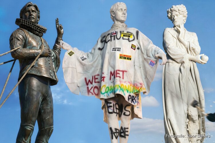 Ruïne kasteel Egmond: toneel van lange avond locatietheater karavaan festival