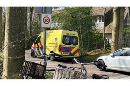Scooterrijdster gewond na aanrijding op Eeuwigelaan in Bergen