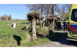 Auto te water in Schoorl, bestuurster komt met schrik vrij