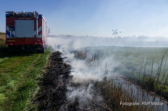Fikse rookontwikkeling na rietbrand in Bergen