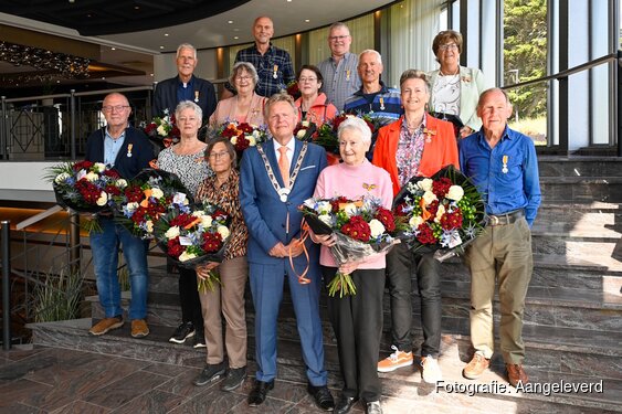 Veertien koninklijke onderscheidingen tijdens Lintjesregen in gemeente Bergen