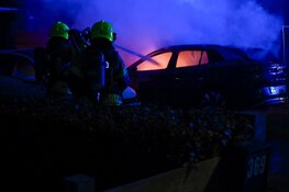 Twee voertuigen zwaar beschadigd door brand in Schoorl