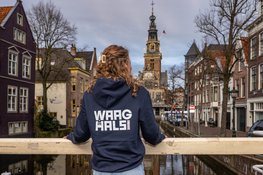 Alkmaar Store | VVV lanceert ‘Waaghals’ hoodie en breidt merchandise uit