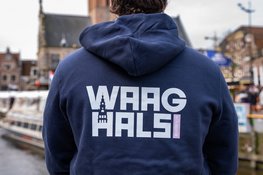 Alkmaar Store | VVV lanceert ‘Waaghals’ hoodie en breidt merchandise uit