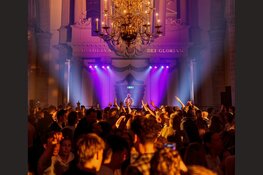 De stad liep, feestte en danste tijdens Alkmaar City Run by night