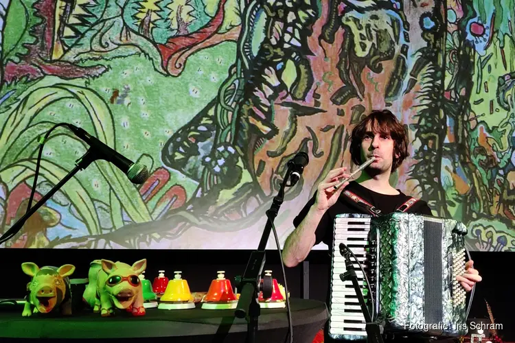 Creatief folkconcert van Luuk Lenders in het Vredeskerkje