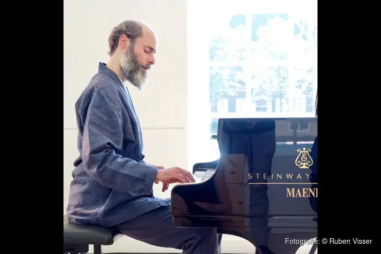 Canto Ostinato op Steinway-vleugel van Ten Holt