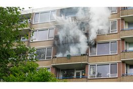 Brand in woning flatgebouw aan de Maasstraat in Alkmaar