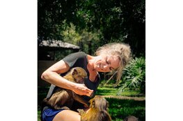 Bergense fotografe Julia Rotgans toont indrukwekkende apenportretten uit Afrika in Blooming Gallery