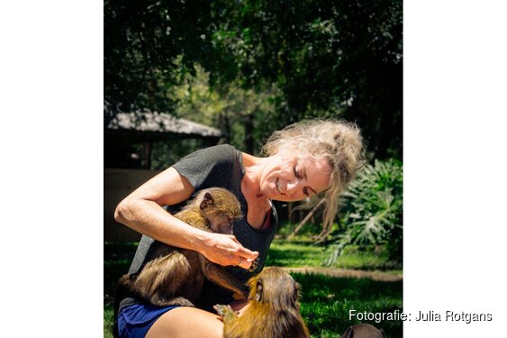 Bergense fotografe Julia Rotgans toont indrukwekkende apenportretten uit Afrika in Blooming Gallery