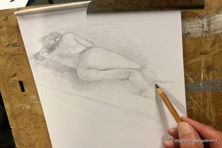 Model schetsen zaterdag 4 juli in Art Gallery Tha Banque Plein 29 Bergen