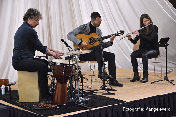 Matthieu Acosta Trio; Flamenco en Braziliaanse muziek in Vredeskerkjein Bergen aan Zee