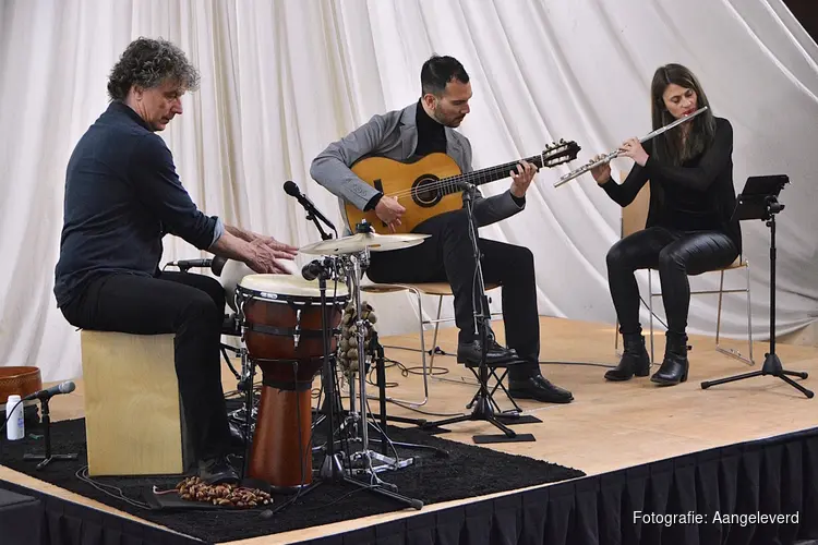 Matthieu Acosta Trio; Flamenco en Braziliaanse muziek in Vredeskerkjein Bergen aan Zee