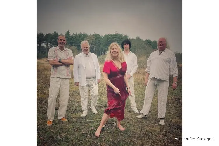 Betty and the Boogiemen met Joni Mitchell’s ‘Mingus’ in het Vredeskerkje in Bergen aan Zee