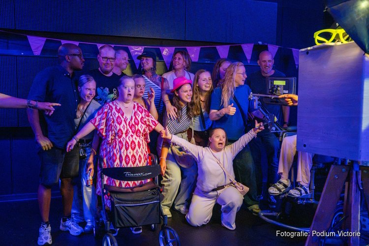 Eerste editie Special Social Club in Victorie groot succes: “Iedereen verdient een avond uit”