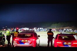 Politie beëindigd illegale raveparty met honderden bezoekers in duinen