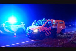 Automobilist ramt verkeersborden in Bakkum en strandt rokend bij Egmond-Binnen