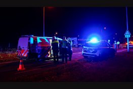 Automobilist ramt verkeersborden in Bakkum en strandt rokend bij Egmond-Binnen