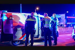 Automobilist ramt verkeersborden in Bakkum en strandt rokend bij Egmond-Binnen