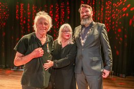 Muzikant en kunstenaar Frank Kraaijeveld (Bintangs) geridderd