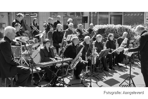 Gratis muzikale middag in de lounge van Grand Café Bourgogne met de Schoorlse Big Band