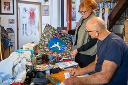 Wethouder Alexandra Otto maakt winnaars Peace Poster-tekenwedstrijd bekend