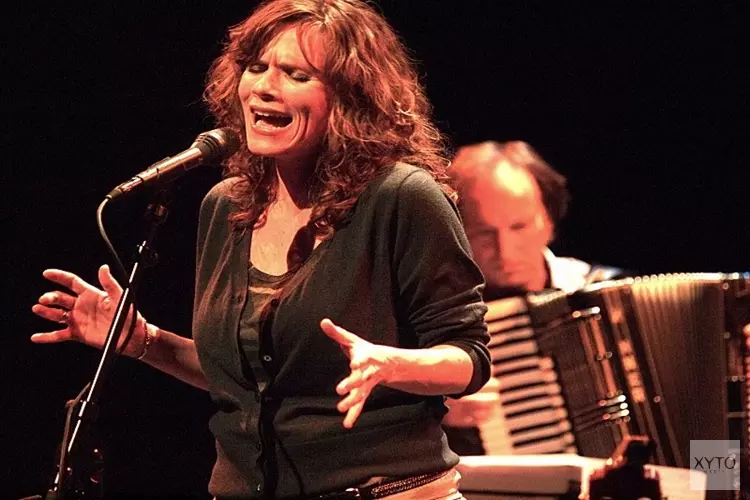 Niki Jacobs zingt Mauthausen Cyclus in Vredeskerkje