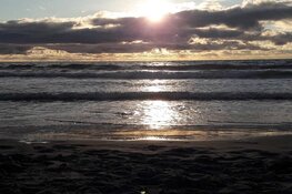 KNRM haalt vrouw uit water Bergen Aan Zee