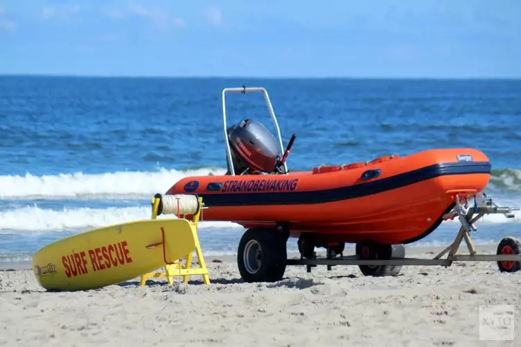 Hulpdiensten zoeken naar drenkeling in Egmond aan Zee