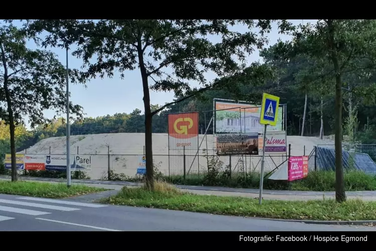 Vandalen steken sponsordoeken bij hospice Egmond in brand
