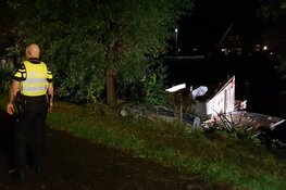Caravan het kanaal in geblazen tijdens noodweer