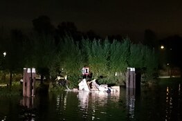 Caravan het kanaal in geblazen tijdens noodweer