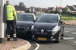 Auto's door voorrangsfout met elkaar in botsing in Egmond-Binnen